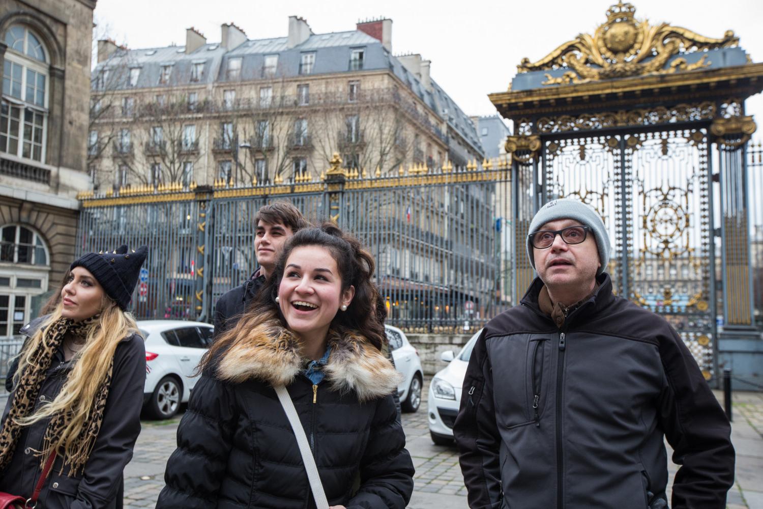 <a href='http://ap4.13959288555.com'>全球十大赌钱排行app</a>学院法语教授Pascal Rollet带领学生们到巴黎游学.